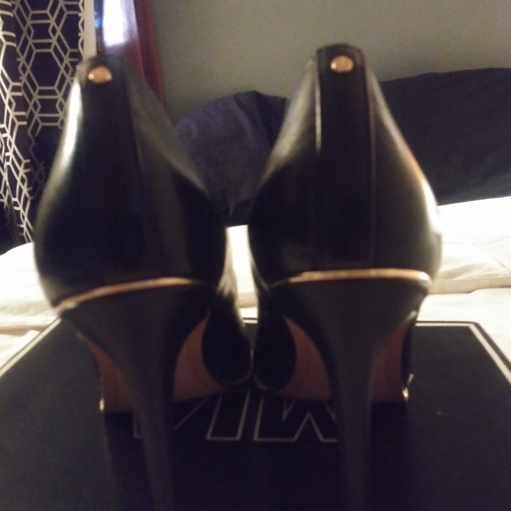 Shoes - Picture 4 of 5